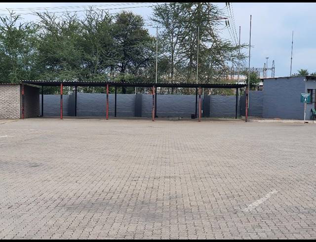 1,800M² BUILDING FOR SALE IN RUSTENBURG INDUSTRIAL